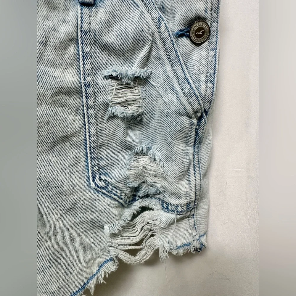 Hollister Boyfriend Short Overalls – Distressed Light Wash – Size S - Picture 7 of 12